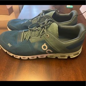 On Men’s Cloudflow V2 size 13